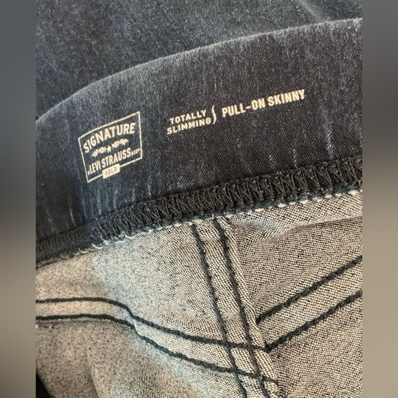 Levi Strauss Signature Totally Slimming Pullon Skinny Jeggings-Dark Wash-Size 12 - Picture 7 of 9